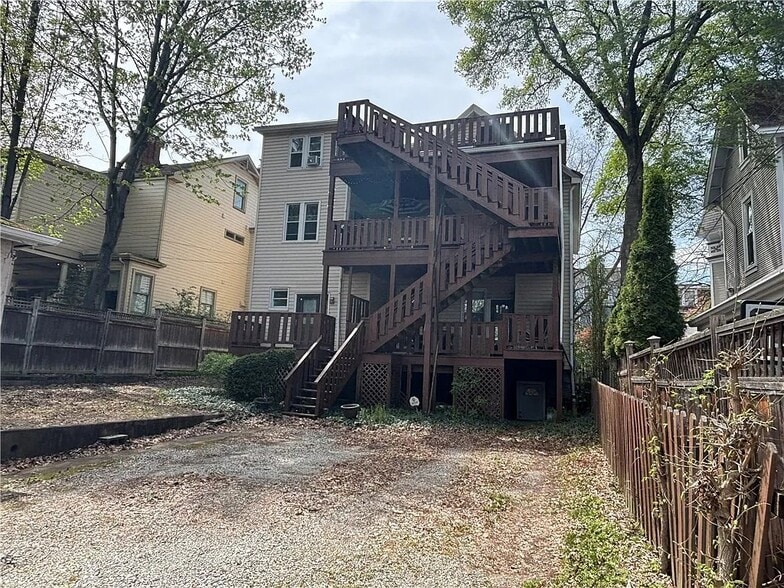 715 Ivy St, Pittsburgh, PA à vendre - Photo de l’immeuble – Image 2 sur 3