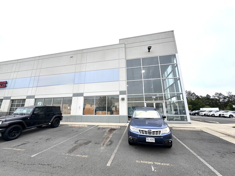 25280 Pleasant Valley Rd, Chantilly, VA à louer - Photo de l’immeuble – Image 1 sur 2