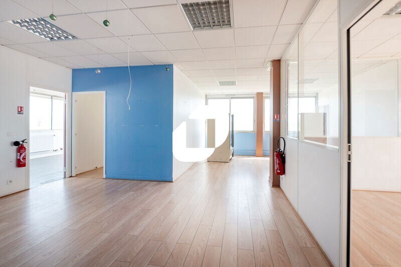 Bureau dans Trappes à vendre - Photo de l’immeuble – Image 2 sur 22