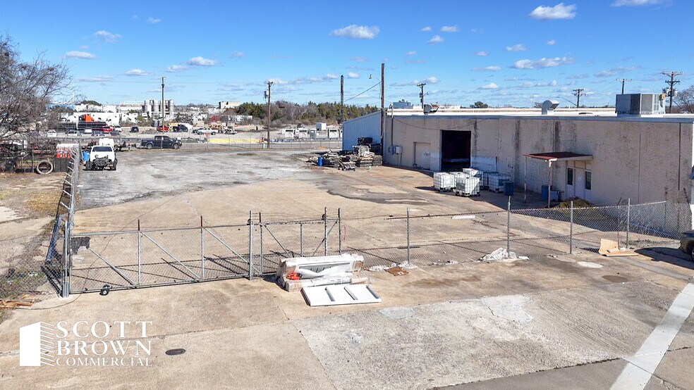 3121 National Cir, Garland, TX à louer - Photo de l’immeuble – Image 3 sur 5