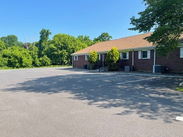 3 Sliker Rd, Lebanon Township Hunterdon, NJ à louer - Photo de l’immeuble – Image 2 sur 3