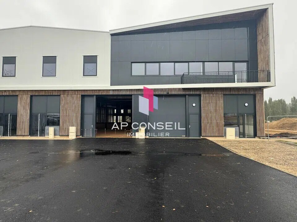 Local d'activités dans Plaisir à vendre Photo de l’immeuble– Image 1 sur 7