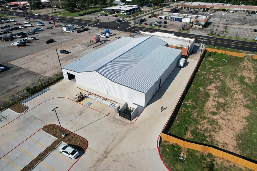 2004 N Frazier St, Conroe, TX à louer - Photo de l’immeuble – Image 3 sur 3