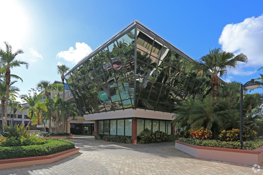 7200 W Camino Real, Boca Raton, FL à vendre - Photo de l’immeuble – Image 3 sur 7