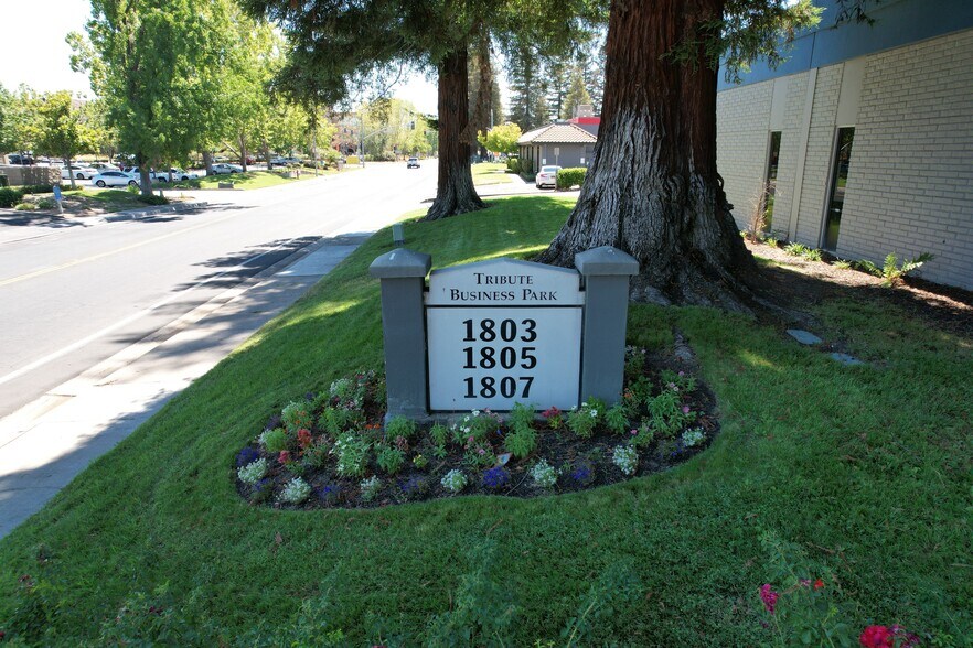 1805 Tribute Rd, Sacramento, CA à louer - Photo de l’immeuble – Image 3 sur 11