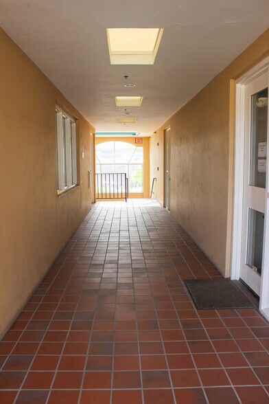 409 Washington St, Monterey, CA à louer - Photo intérieure – Image 3 sur 6