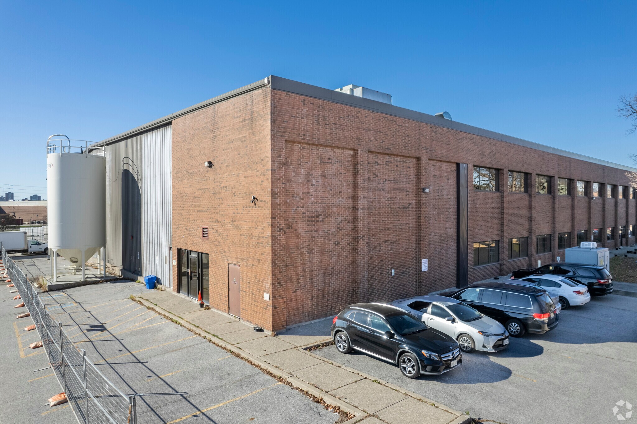 6515 Kitimat Rd, Mississauga, ON à louer Photo principale– Image 1 sur 5
