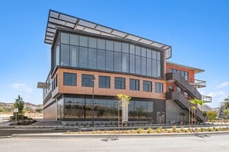 27651 Lincoln Pl, Santa Clarita, CA à louer Photo de l’immeuble– Image 1 sur 7