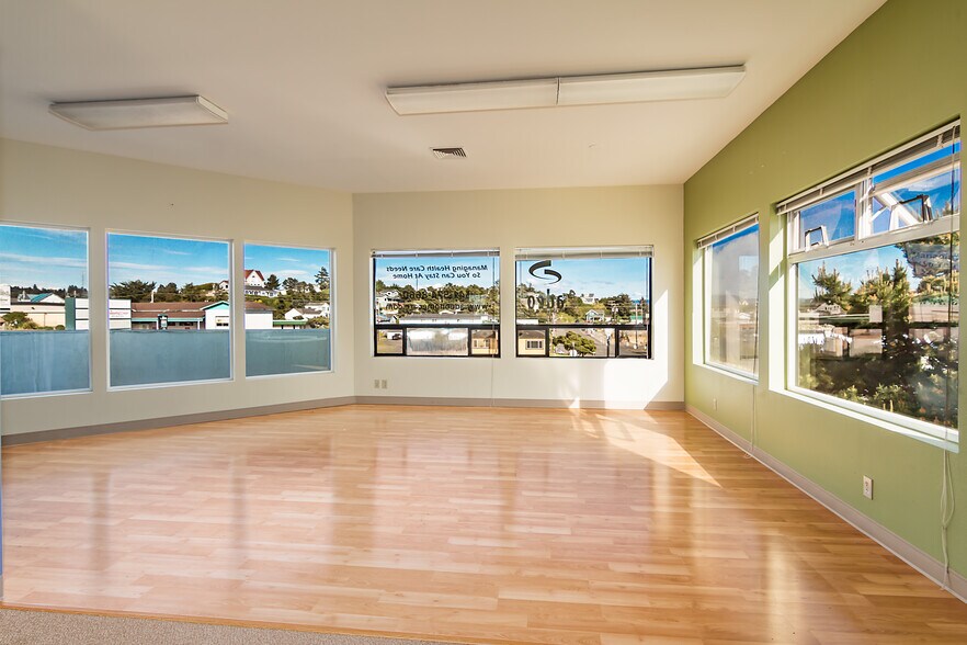 644 SW Coast Hwy, Newport, OR à vendre - Photo de l’immeuble – Image 3 sur 10