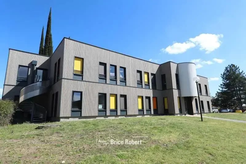 33 Avenue Du Docteur Georges Lévy, Vénissieux à louer - Photo de l’immeuble – Image 2 sur 4