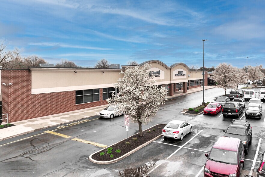 6935 Lake Plaza Dr, Indianapolis, IN à vendre - Photo de l’immeuble – Image 3 sur 8