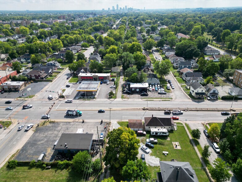 227 W 38th St, Indianapolis, IN à vendre - Photo de l’immeuble – Image 3 sur 3