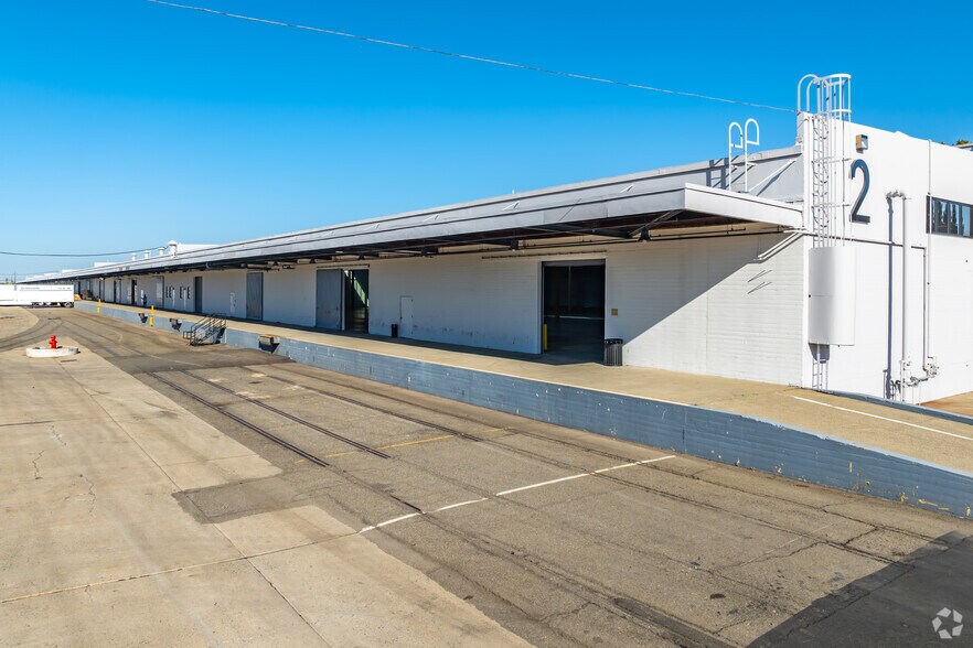 8200-8250 Ferguson Ave, Sacramento, CA à louer - Photo de l’immeuble – Image 3 sur 19