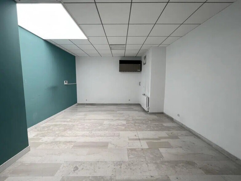 Bureau dans Reims à louer - Photo de l’immeuble – Image 2 sur 7