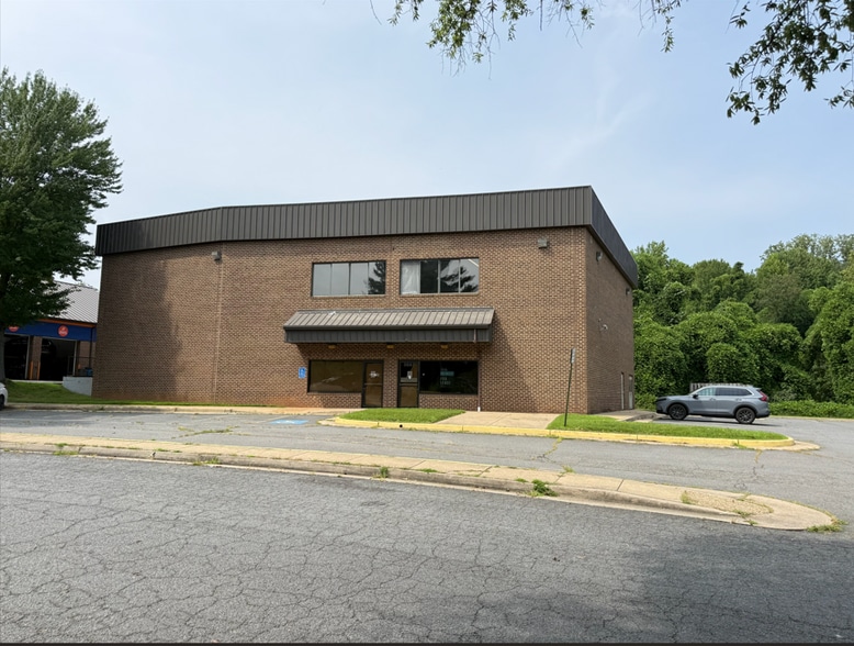 5663 Burke Centre Pky, Burke, VA à louer - Photo principale – Image 1 sur 1