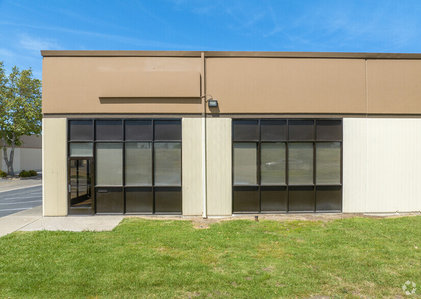 4025 E Arch Rd, Stockton, CA à louer - Photo de l’immeuble – Image 3 sur 8