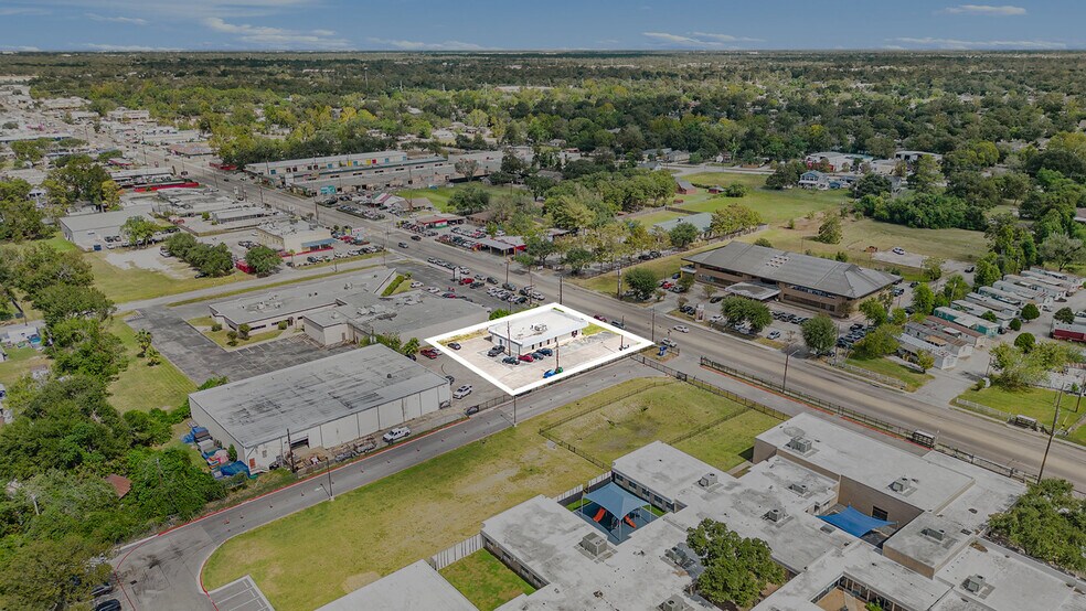 6031 Airline Dr, Houston, TX à vendre - Photo de l’immeuble – Image 3 sur 10