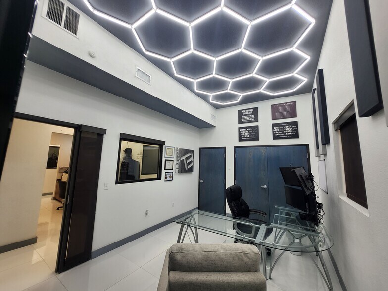 509 Giles Rd, El Paso, TX à louer - Photo de l’immeuble – Image 1 sur 16