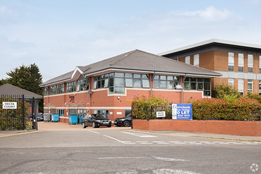 Manor Way, Borehamwood à vendre - Photo principale – Image 1 sur 8
