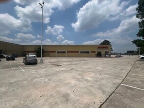 100-200 Cypresswood Dr, Spring, TX à louer Photo de l’immeuble– Image 1 sur 2
