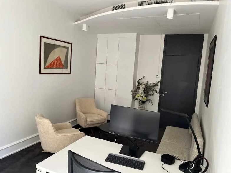 40 Rue La Pérouse, Paris à louer - Photo de l’immeuble – Image 3 sur 8