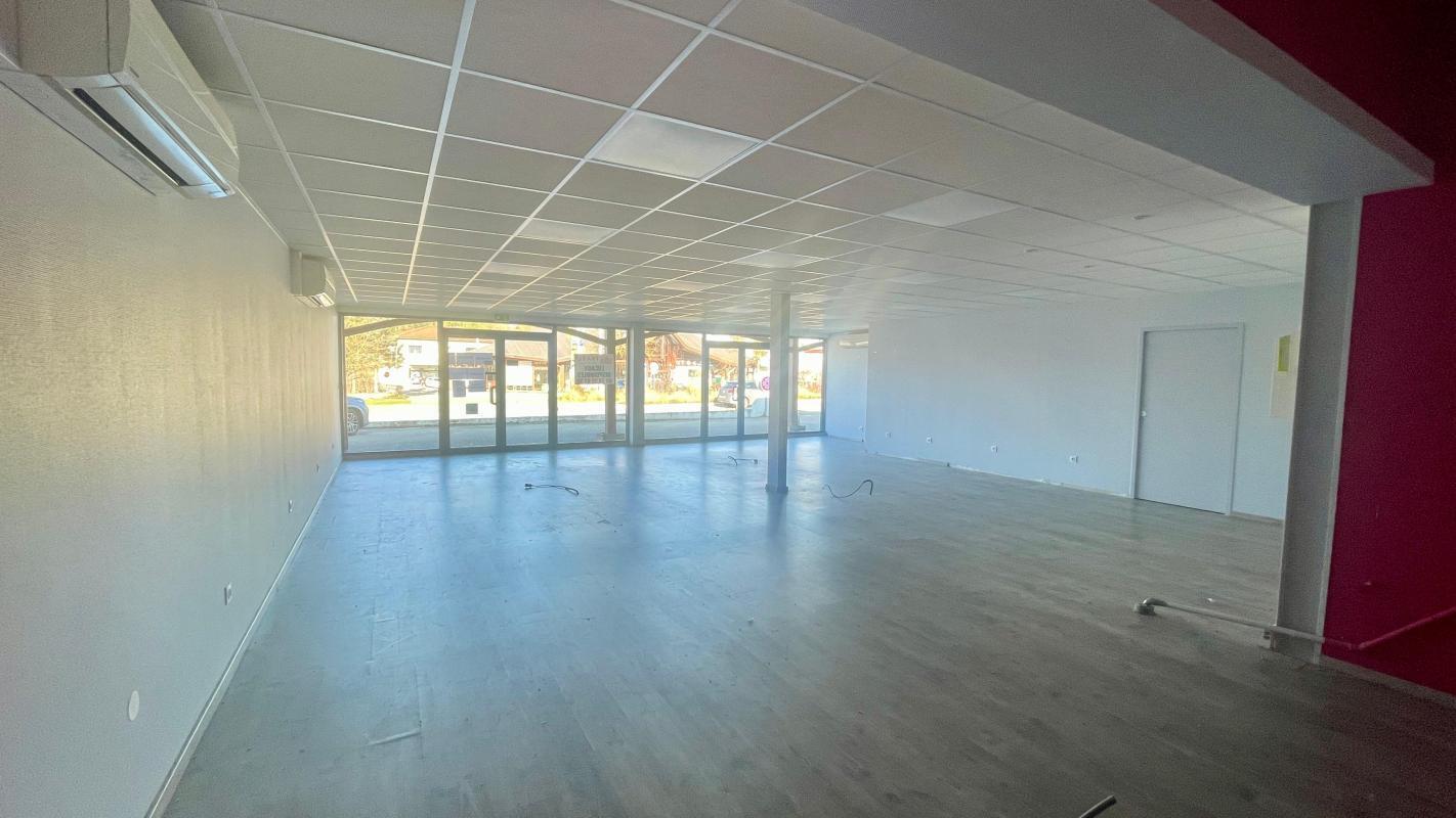 Local commercial dans Saint-Denis-lès-Bourg à louer Photo intérieure– Image 1 sur 7