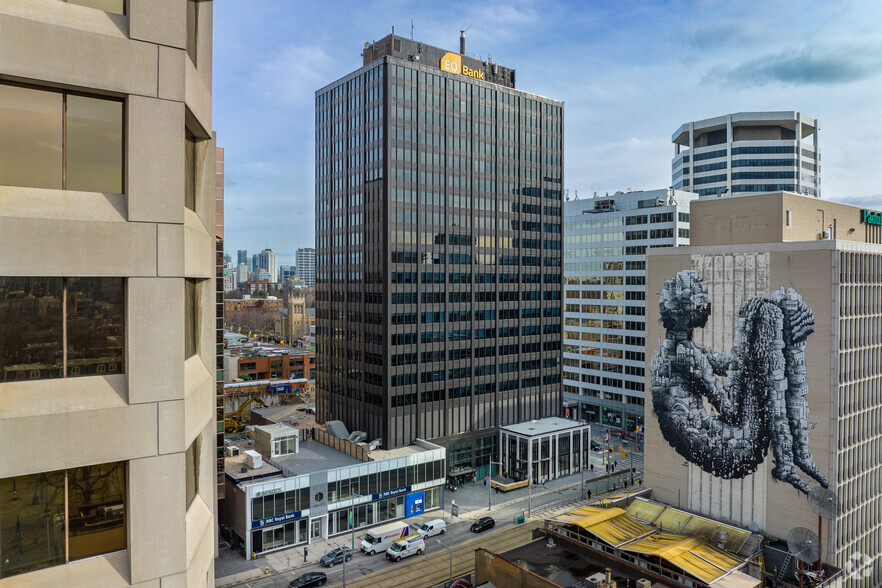 2 St Clair Ave W, Toronto, ON à louer - Photo principale – Image 1 sur 26
