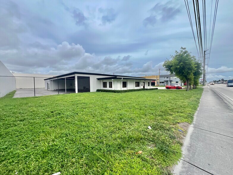4301 NW 72nd Ave, Miami, FL à louer - Photo de l’immeuble – Image 1 sur 16