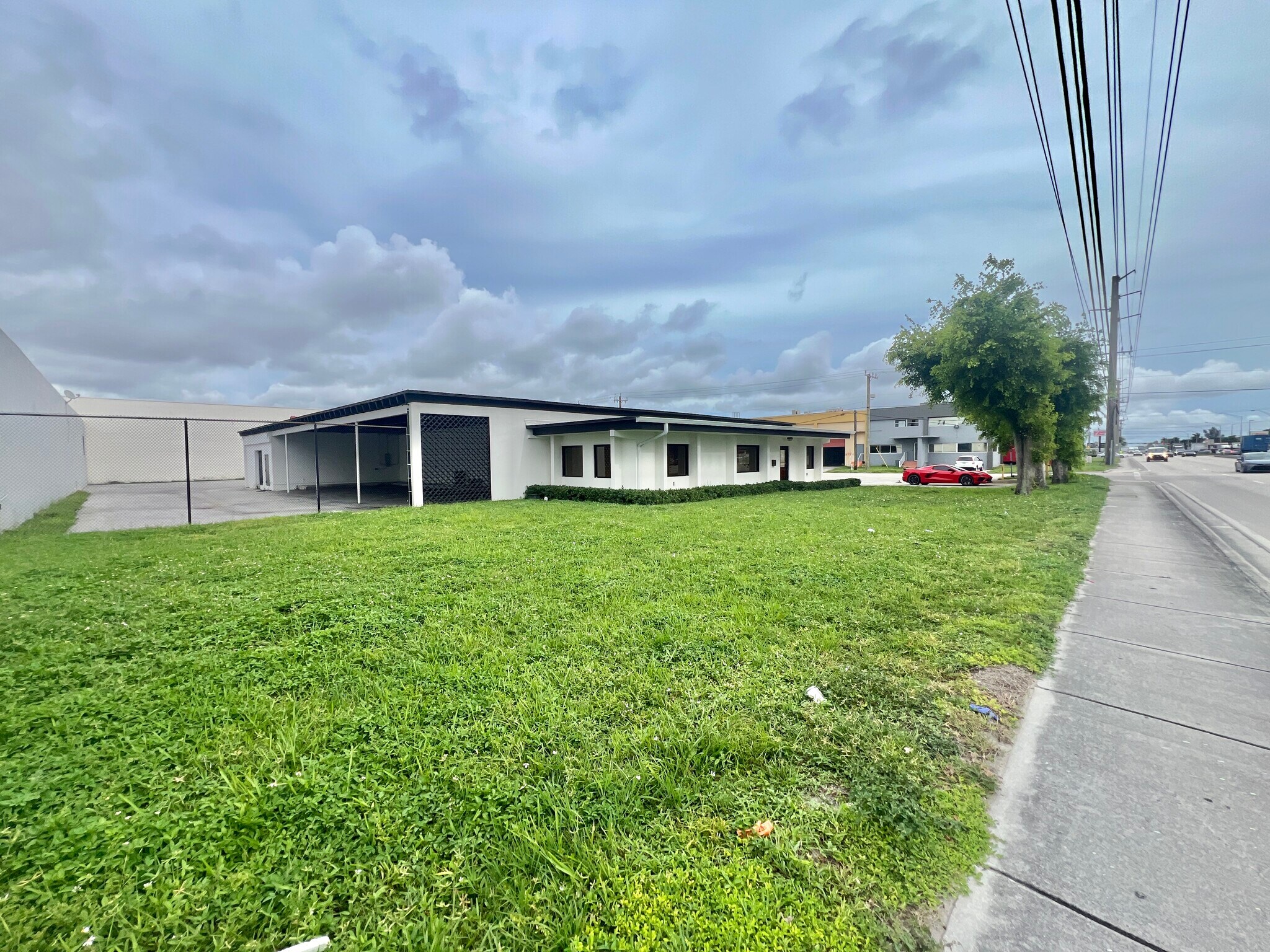 4301 NW 72nd Ave, Miami, FL à louer Photo de l’immeuble– Image 1 sur 17