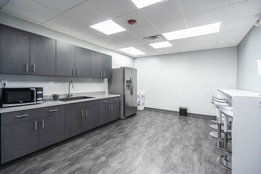 29777 Telegraph Rd, Southfield, MI à louer - Photo intérieure – Image 3 sur 13