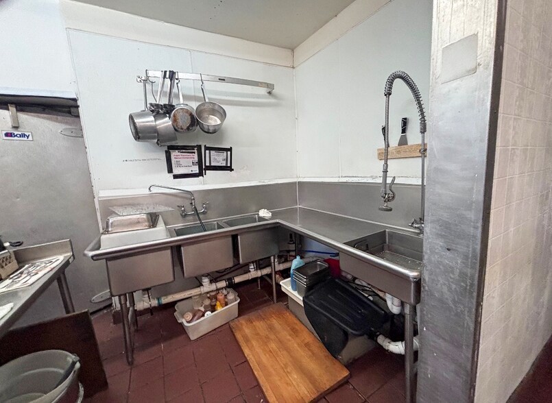 813 N Chester Pike, West Chester, PA à vendre - Photo de l’immeuble – Image 3 sur 5