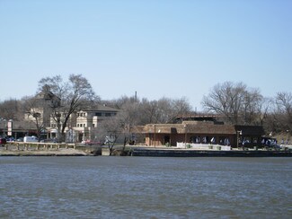 Plus de détails pour 320 N 2nd St, St Charles, IL - Local commercial à vendre