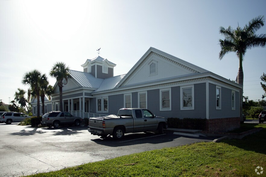 315 E Olympia Ave, Punta Gorda, FL à louer - Photo de l’immeuble – Image 3 sur 5