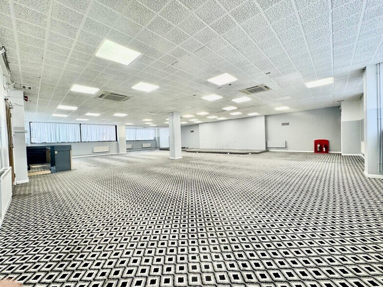 28-30 Victoria St, Luton à louer - Photo de l’immeuble – Image 1 sur 8