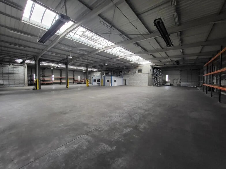 Local d’activités dans Genas à louer - Photo intérieure – Image 2 sur 7
