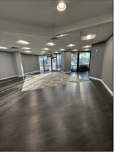 8081 Philips Hwy, Jacksonville, FL à louer Photo intérieure– Image 2 sur 6