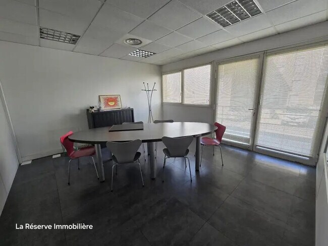 Plus de détails pour Bureau à vendre