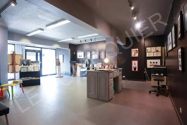 Plus de détails pour Local commercial à vendre