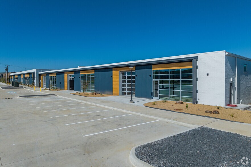 3216-3308 Royalty Row, Irving, TX à louer - Photo de l’immeuble – Image 3 sur 21