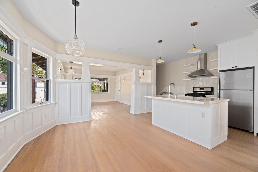1140 Lemoyne St, Los Angeles, CA à vendre - Photo intérieure – Image 2 sur 17