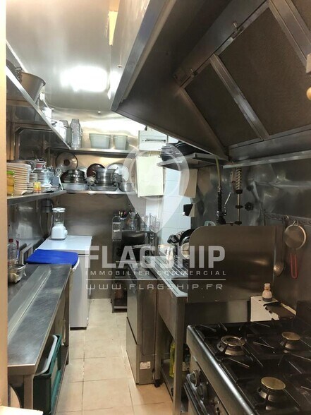 Local commercial dans Paris à vendre - Photo de l’immeuble – Image 3 sur 9