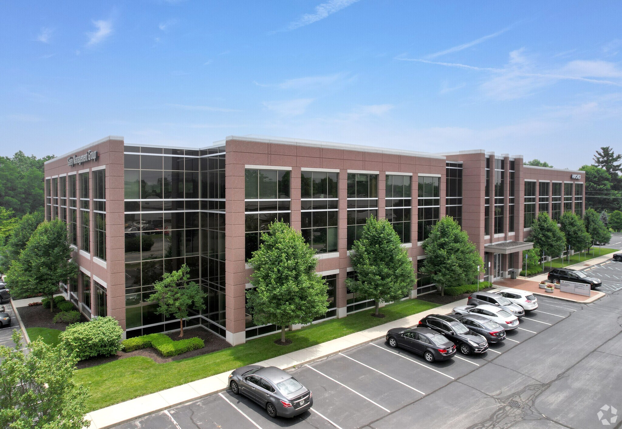 8335 Keystone Crossing, Indianapolis, IN à louer Photo de l’immeuble– Image 1 sur 4