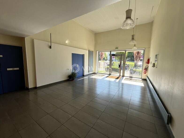 Bureau dans Villepinte à vendre - Photo de l’immeuble – Image 2 sur 8