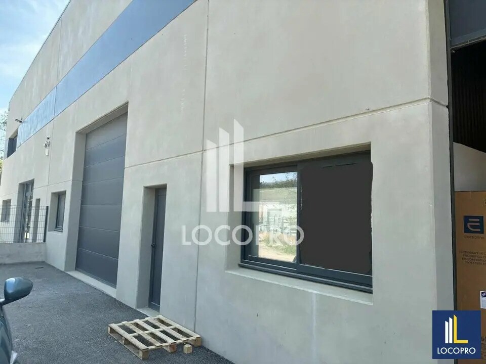 Local d’activités dans Montauroux à louer Photo de l’immeuble– Image 1 sur 5