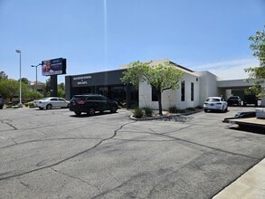 7676 W Lake Mead Blvd, Las Vegas, NV à louer Photo de l’immeuble– Image 1 sur 4