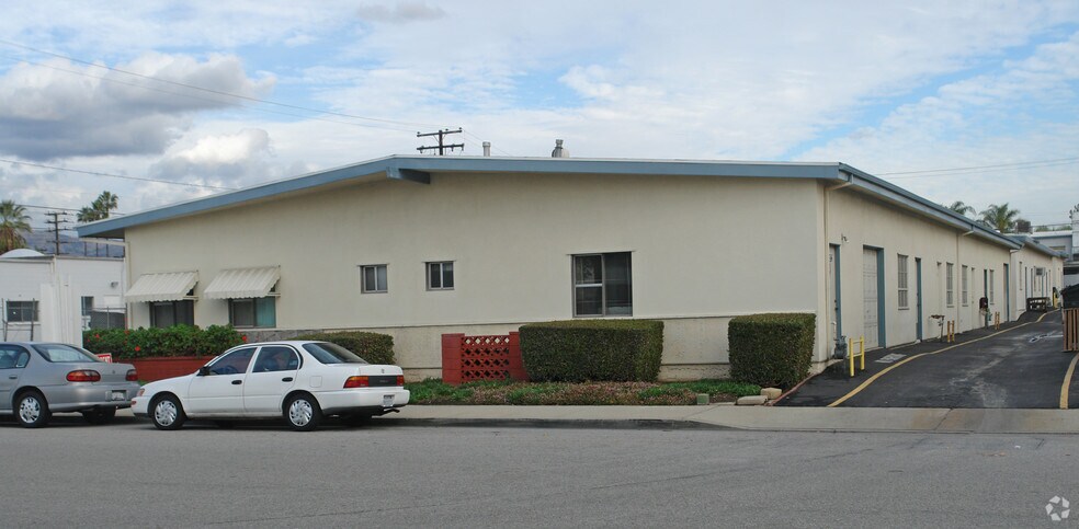 836 Dodswoth Ave, Covina, CA à louer - Photo de l’immeuble – Image 2 sur 2