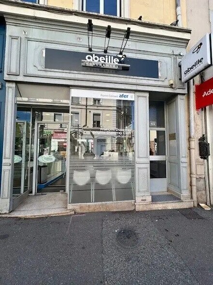 Local commercial dans Oullins à louer - Photo de l’immeuble – Image 1 sur 3