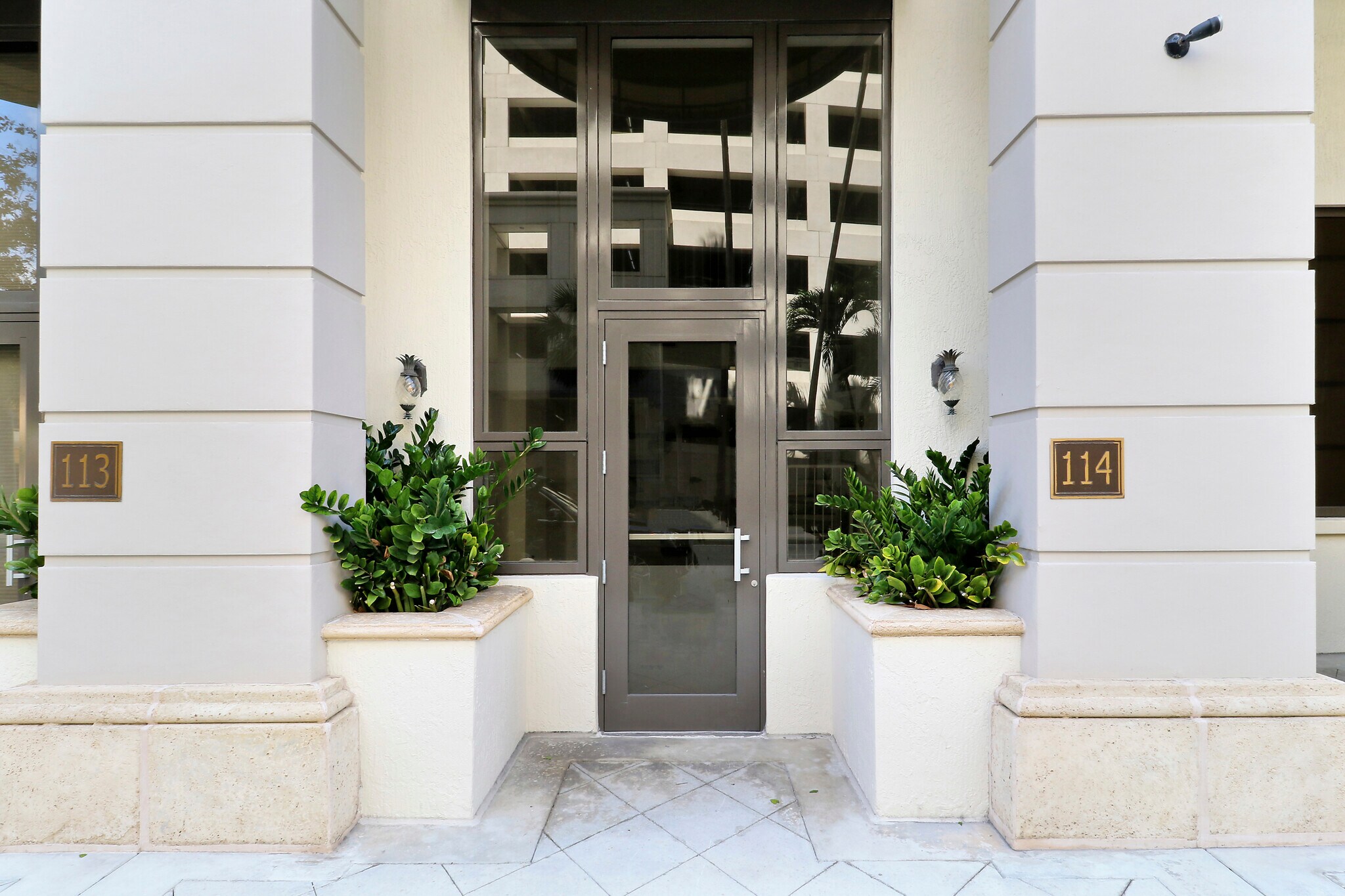 801 S Olive Ave, West Palm Beach, FL à louer Photo de l’immeuble– Image 1 sur 22