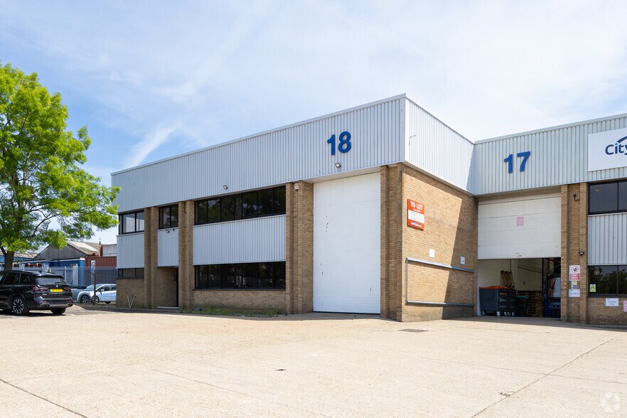 Fleming Way, Crawley à louer - Photo de l’immeuble – Image 2 sur 5