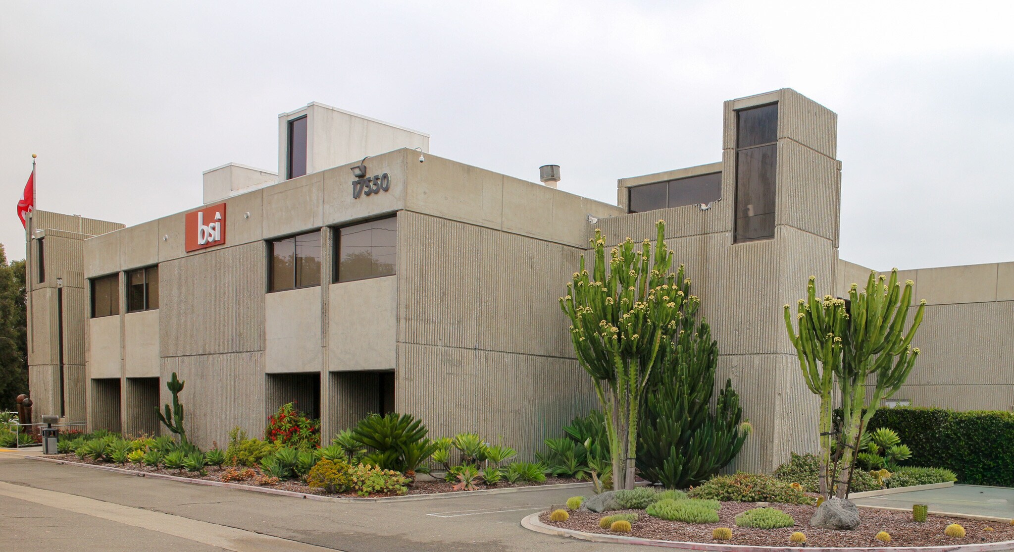 17550 Gillette Ave, Irvine, CA à vendre Photo principale– Image 1 sur 44